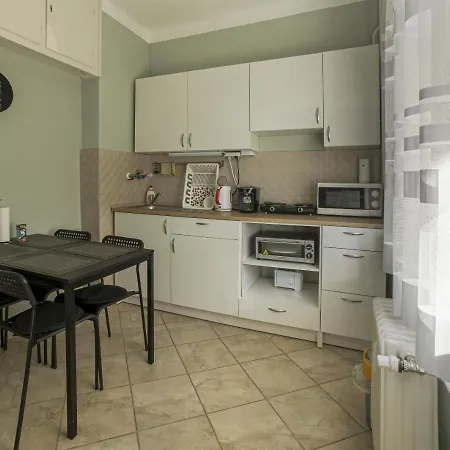 Apartment Koroesi *