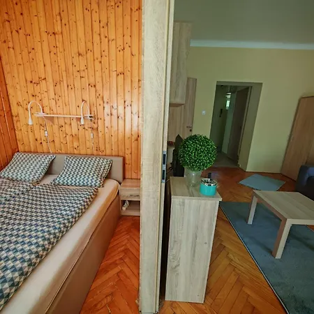 Koroesi Apartamento *
